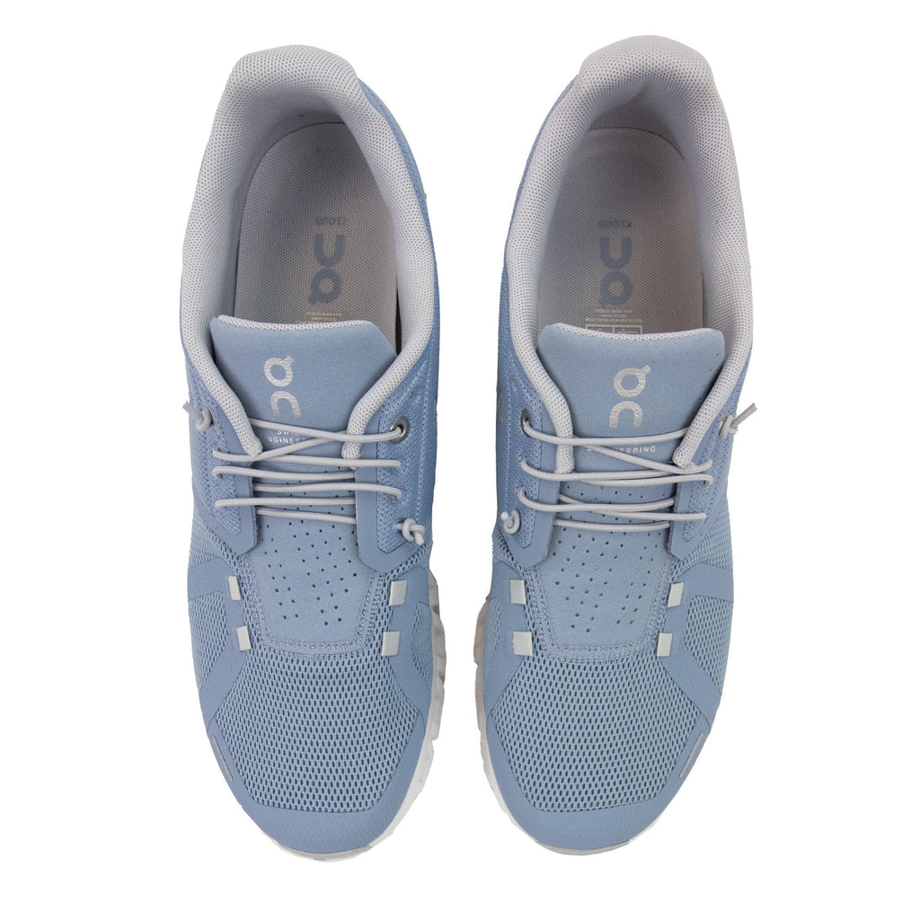 On Running Cloud 5 Running Trainer Chambray/white