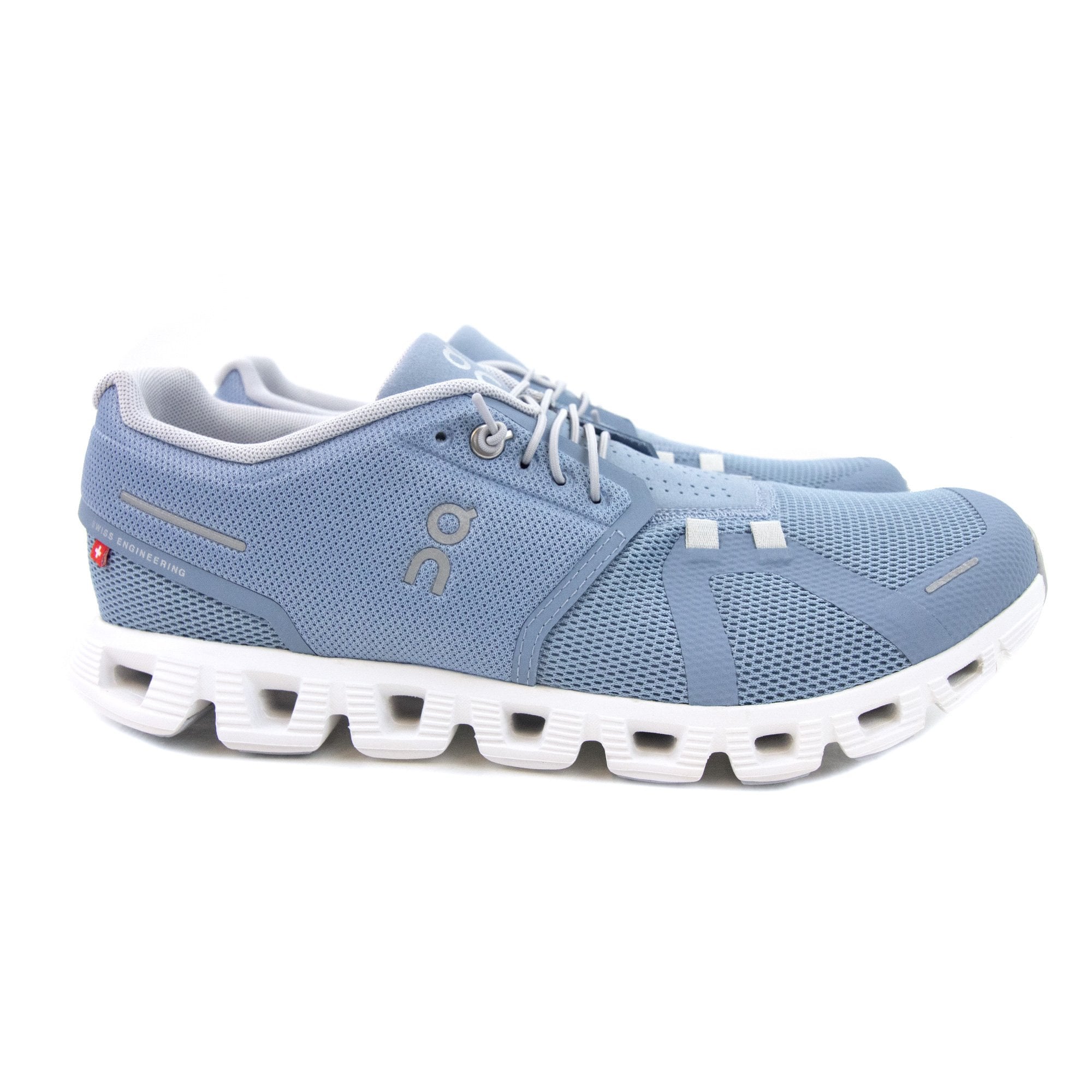 On Running Cloud 5 Running Trainer Chambray/white