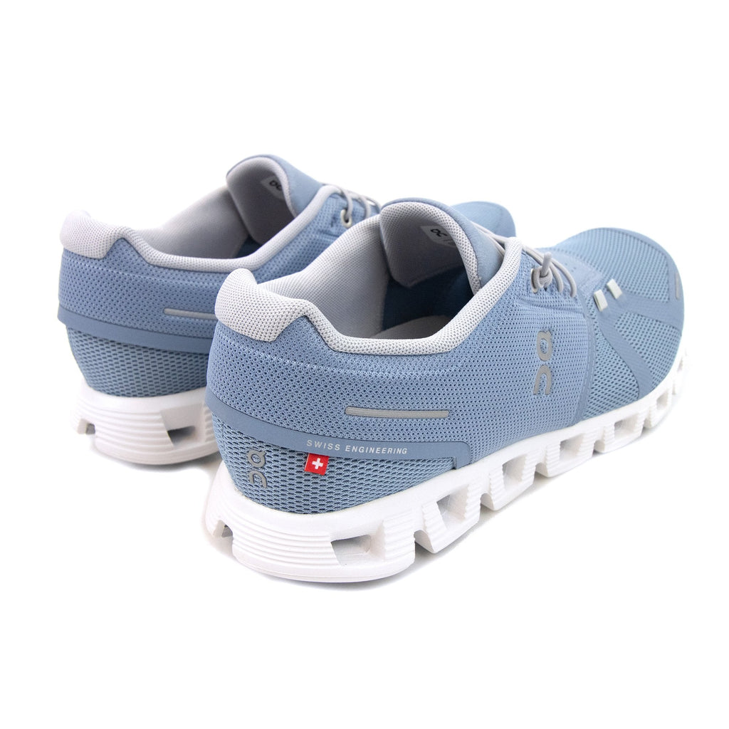 On Running Cloud 5 Running Trainer Chambray/white
