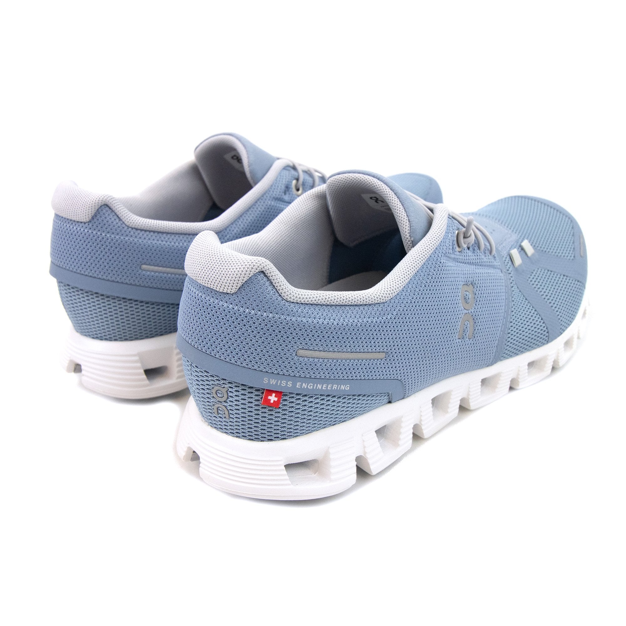 On Running Cloud 5 Running Trainer Chambray/white