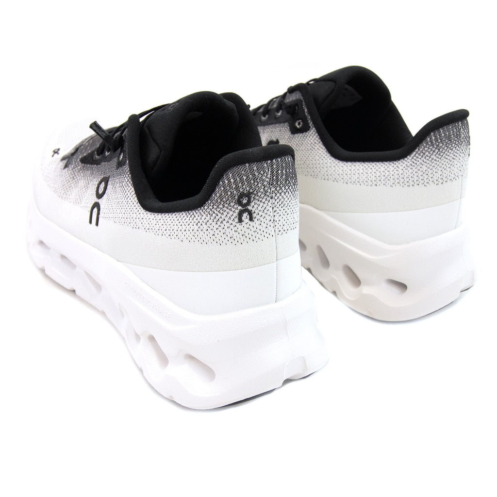 On Running Cloudtilt Lightweight Trainers Black/ivory