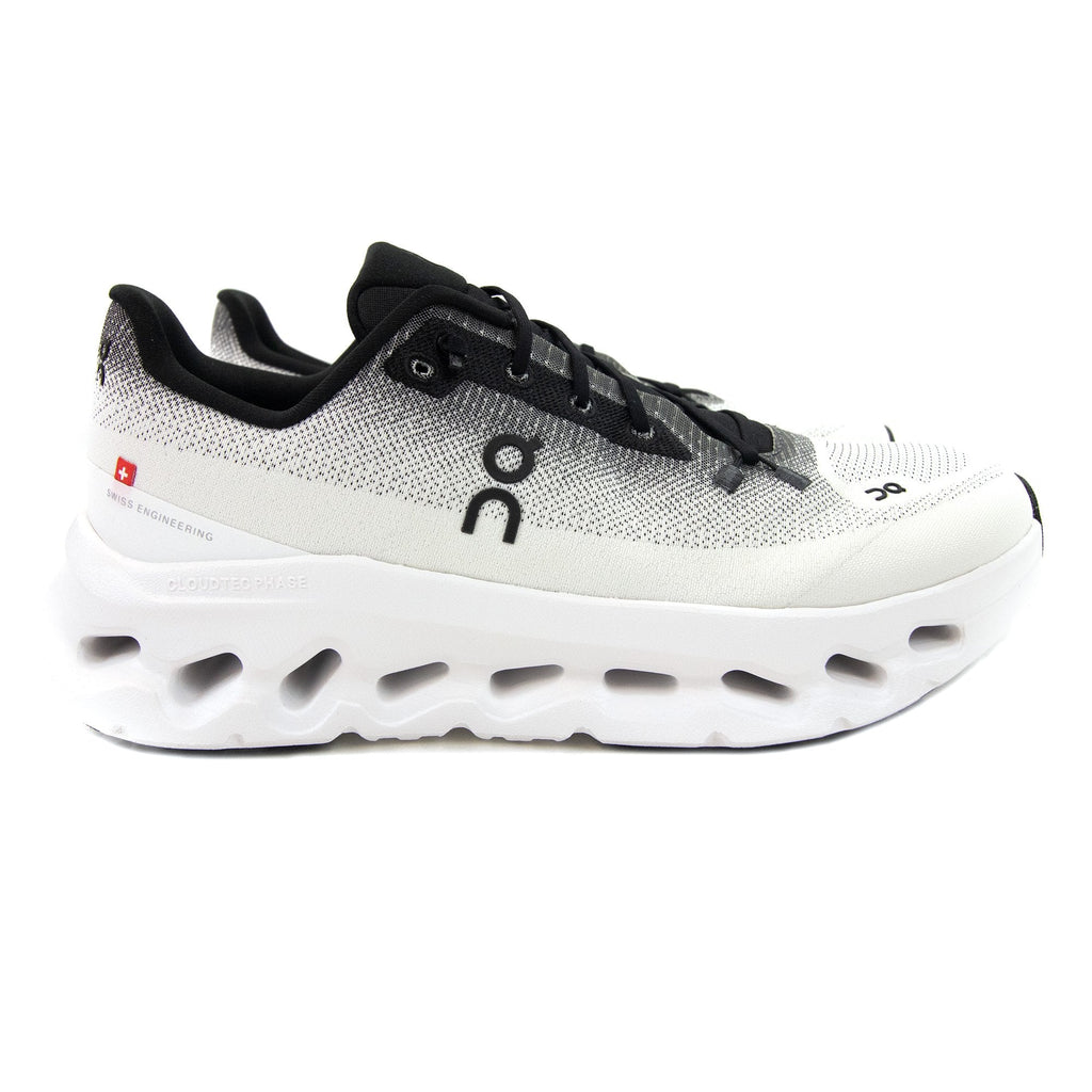 On Running Cloudtilt Lightweight Trainers Black/ivory