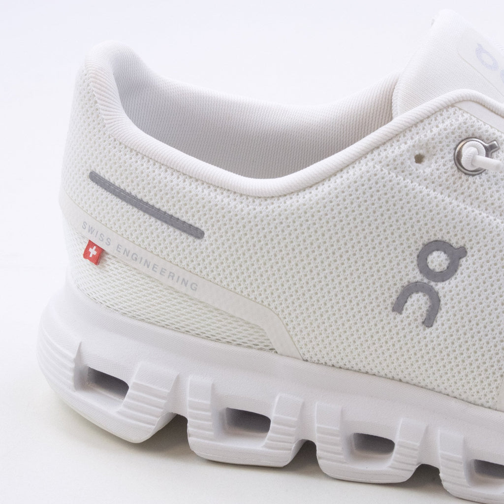On Running Cloud 6 White/white