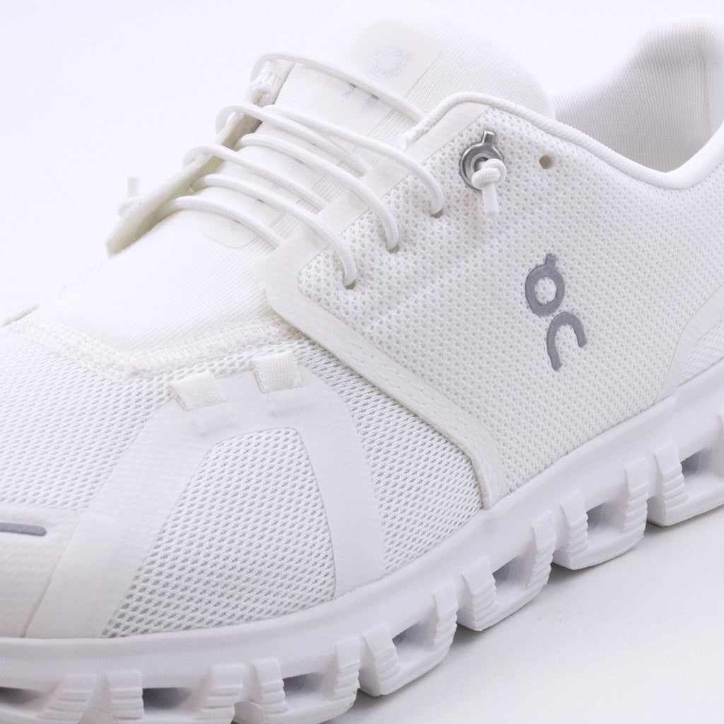 On Running Cloud 6 White/white