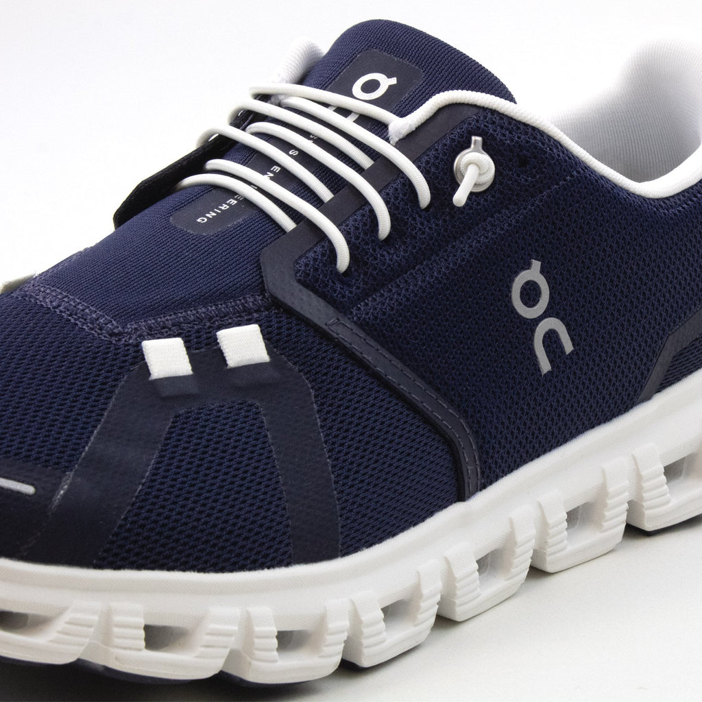 On Running Cloud 6 Midnight/white