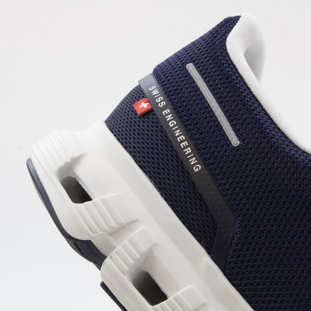 On Running Cloud 6 Midnight/white