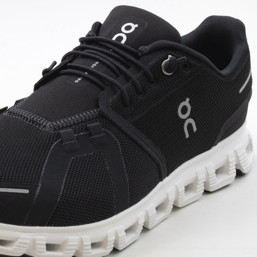 On Running Cloud 6 Black/white