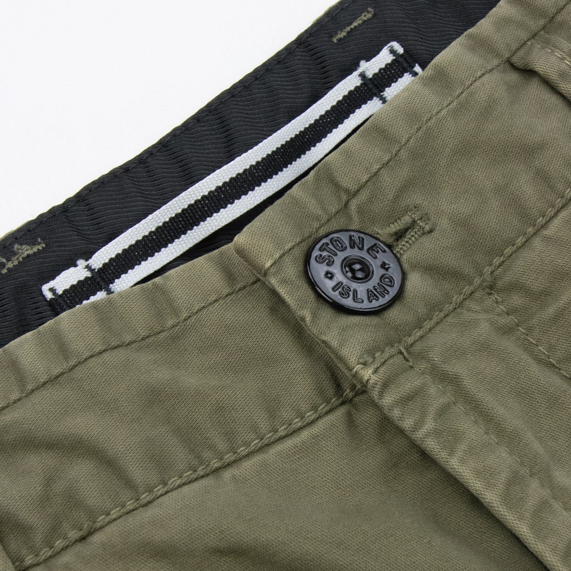 Stone Island L100018 Organic Cotton Old Effect Cargo Shorts Military Green V015G