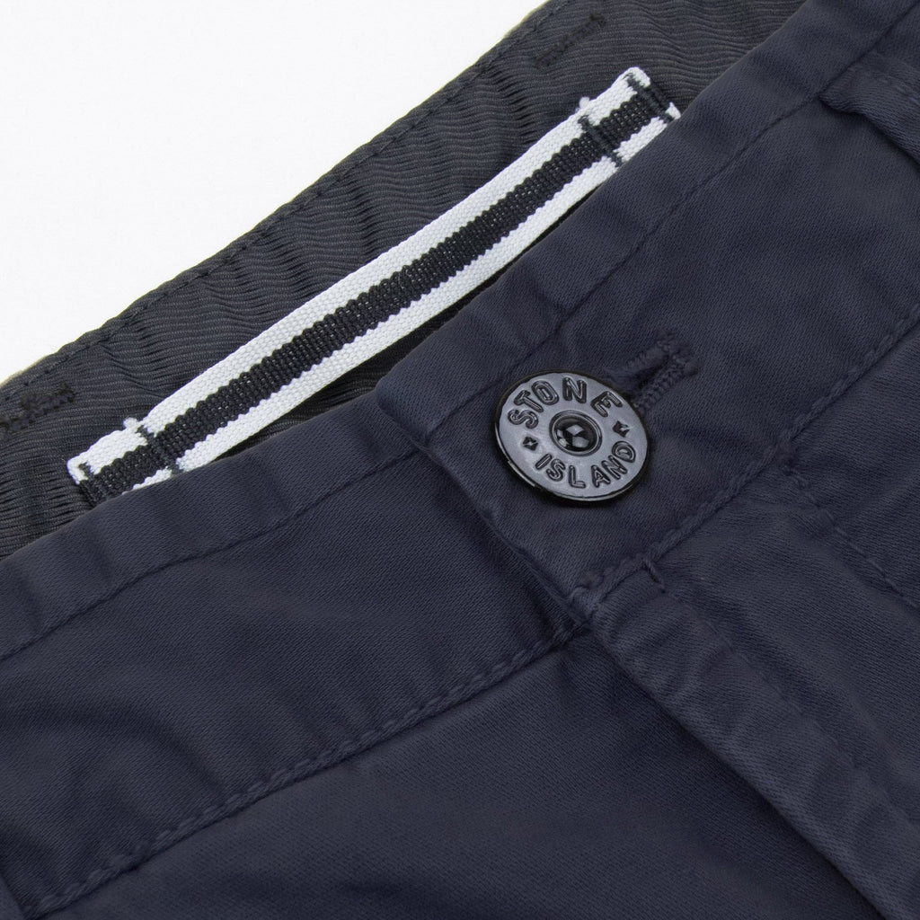 Stone Island L100018 Organic Cotton Old Effect Cargo Shorts Navy V0120