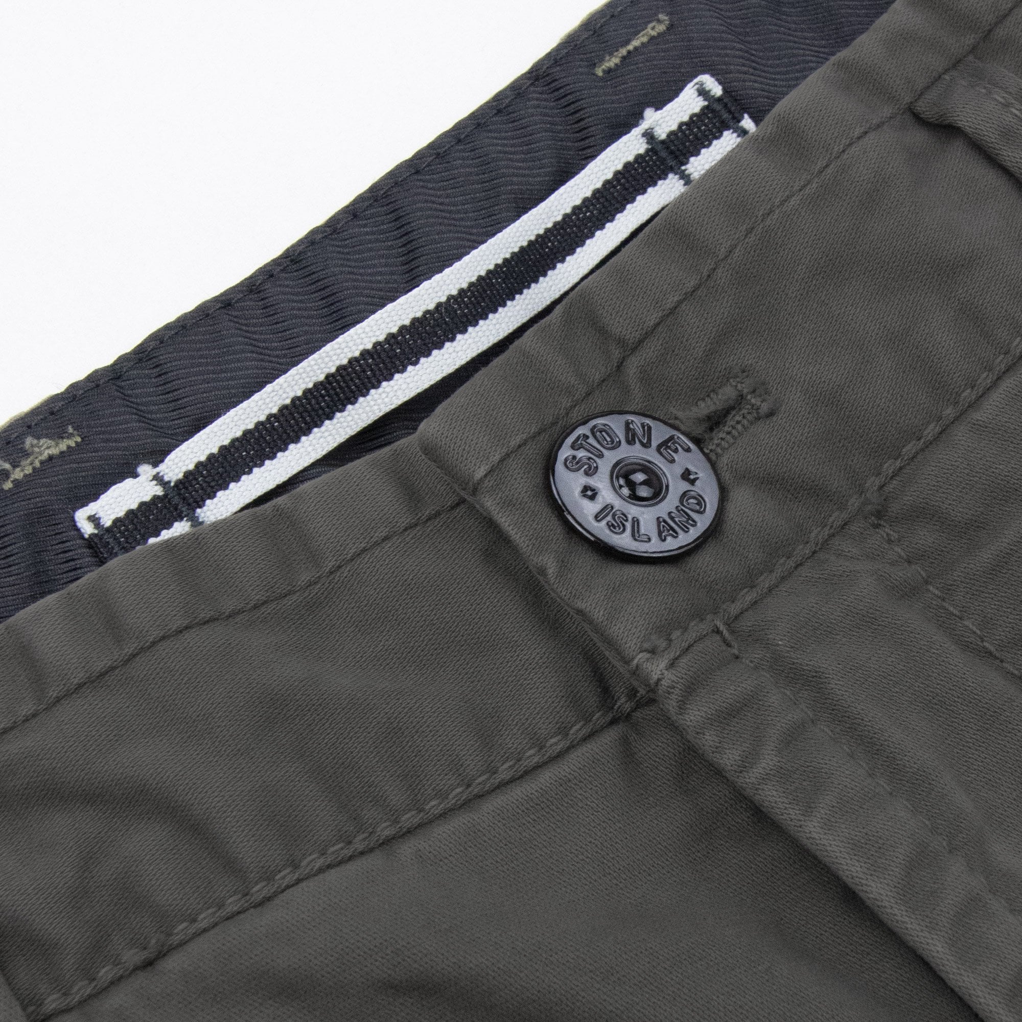 Stone Island L100018 Organic Cotton Old Effect Cargo Shorts Grey V0165