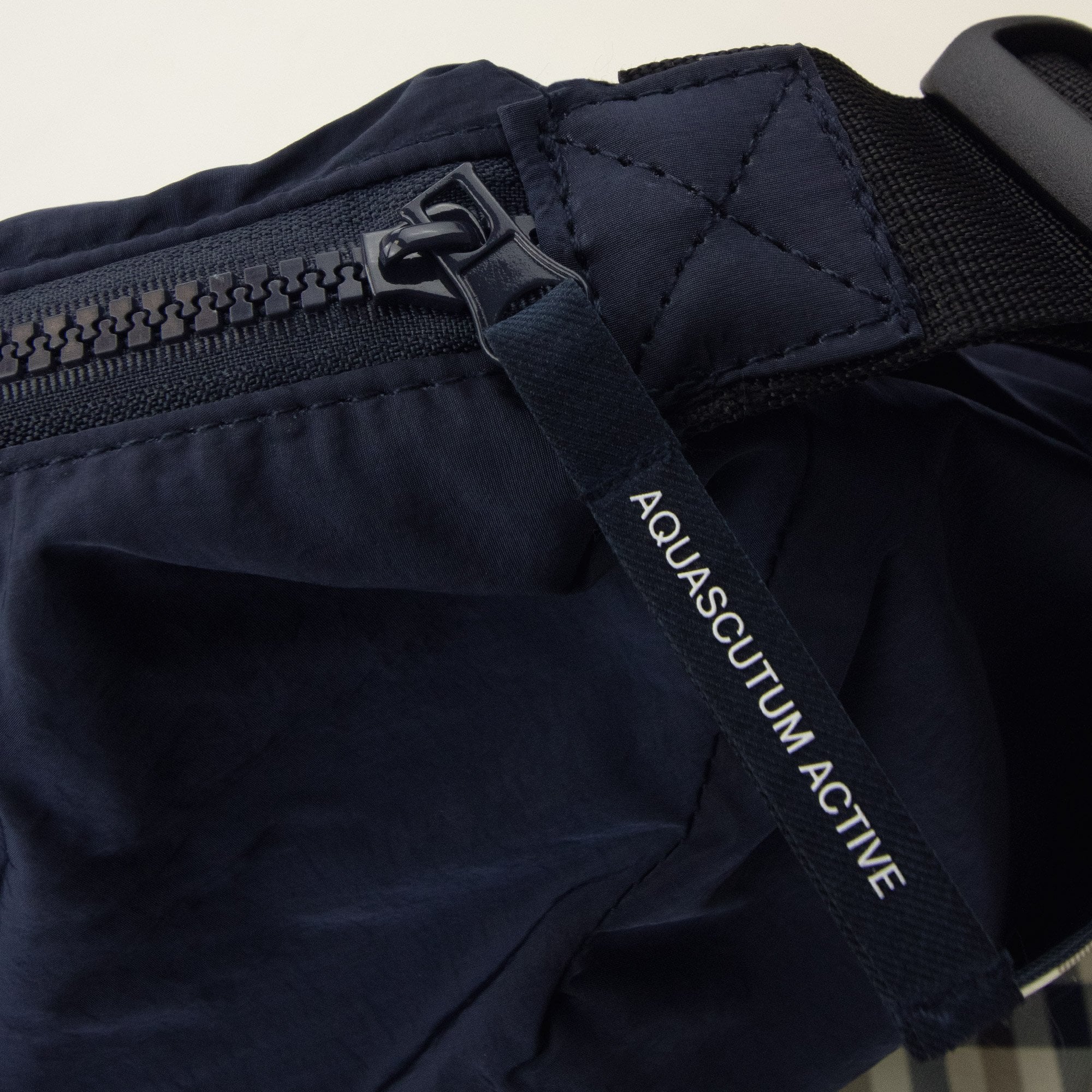 Aquascutum Lamina Check Bagde Travel Bag Navy 01