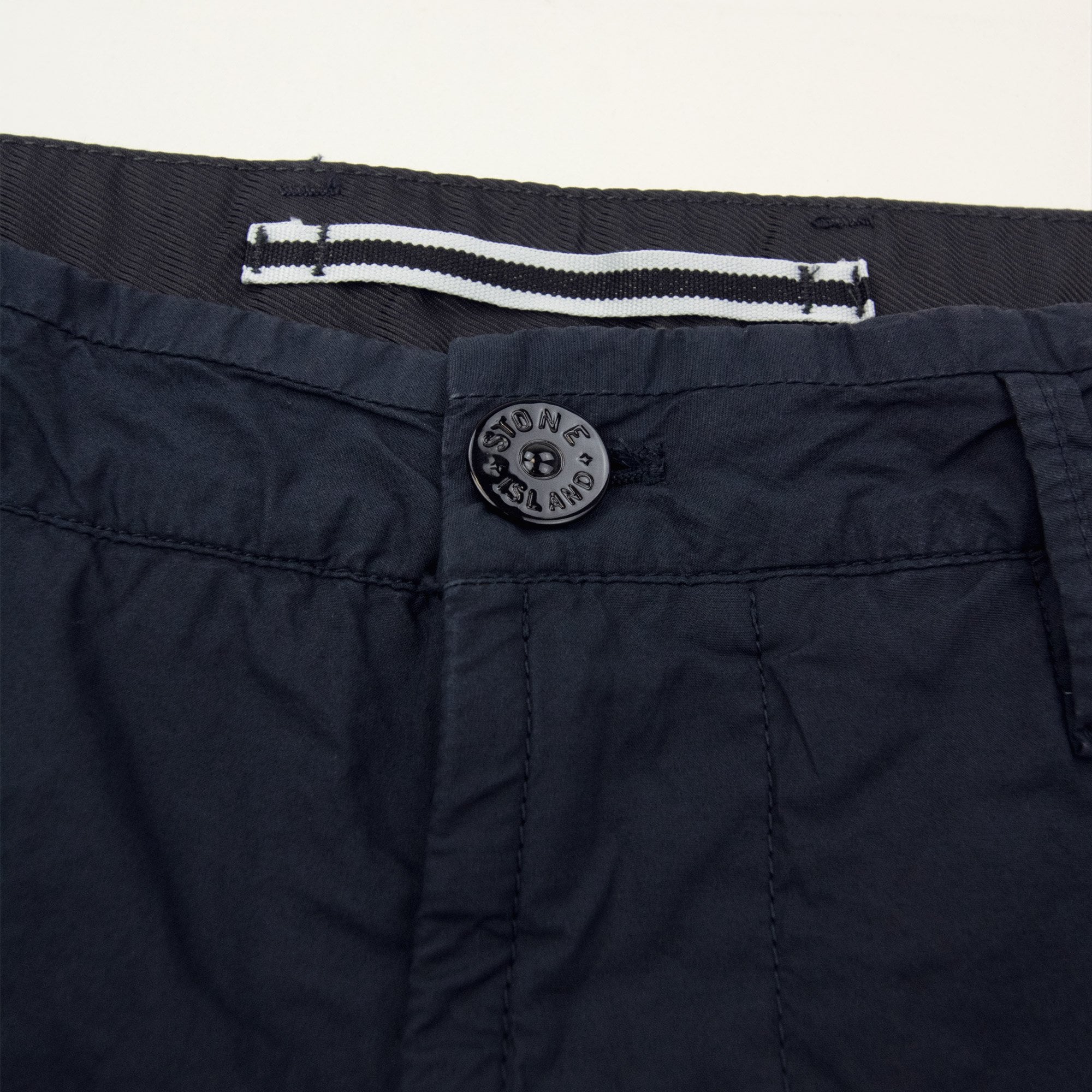 Stone Island L100020 Stretch Cotton Tela Paracadute Shorts Navy Blue V0020